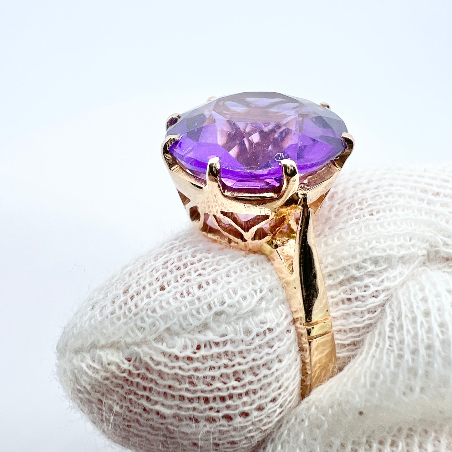 Vintage c 1960s 14k Gold Amethyst Cocktail Ring.