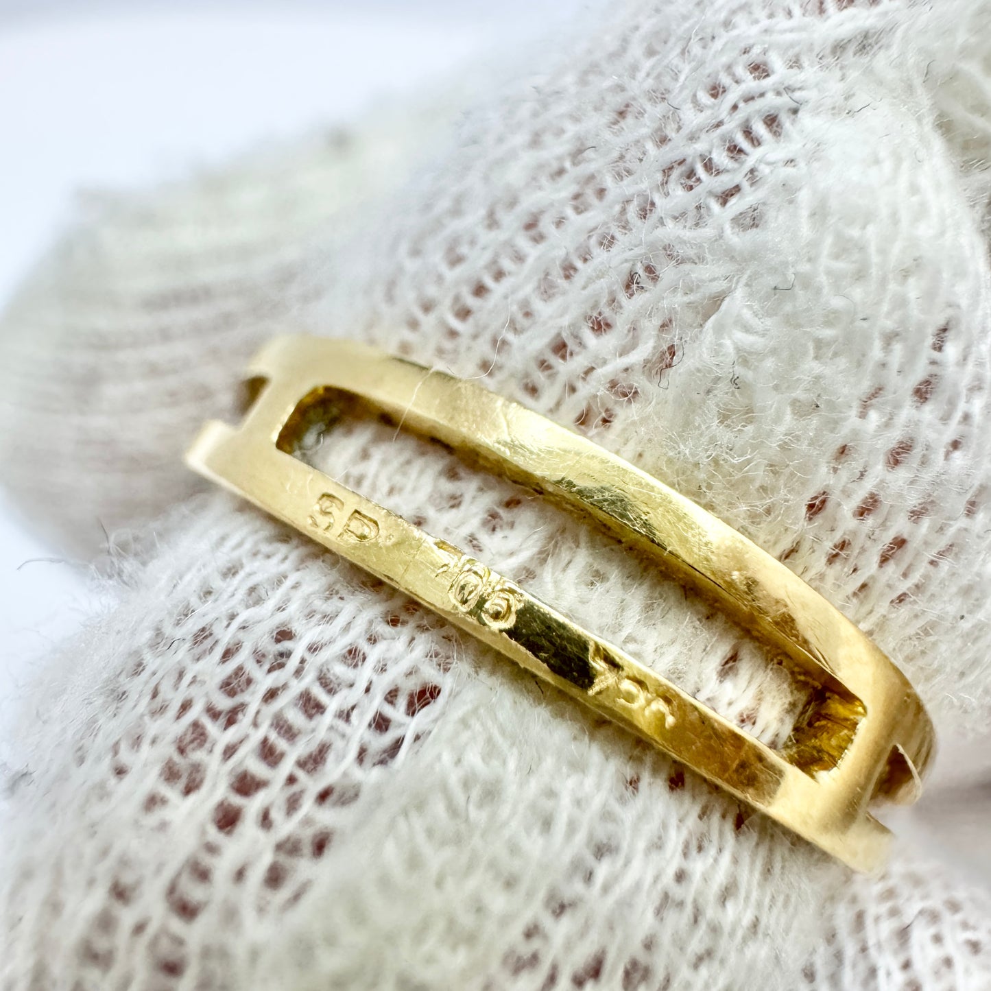 Bold Vintage 18k Gold Amethyst Ring.