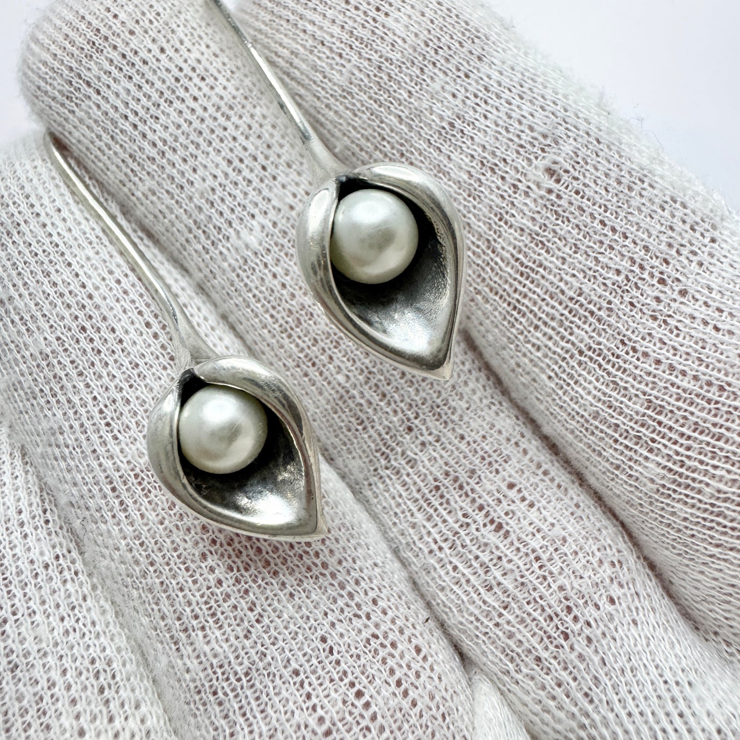 Vintage Sterling Silver Pearl Earrings.