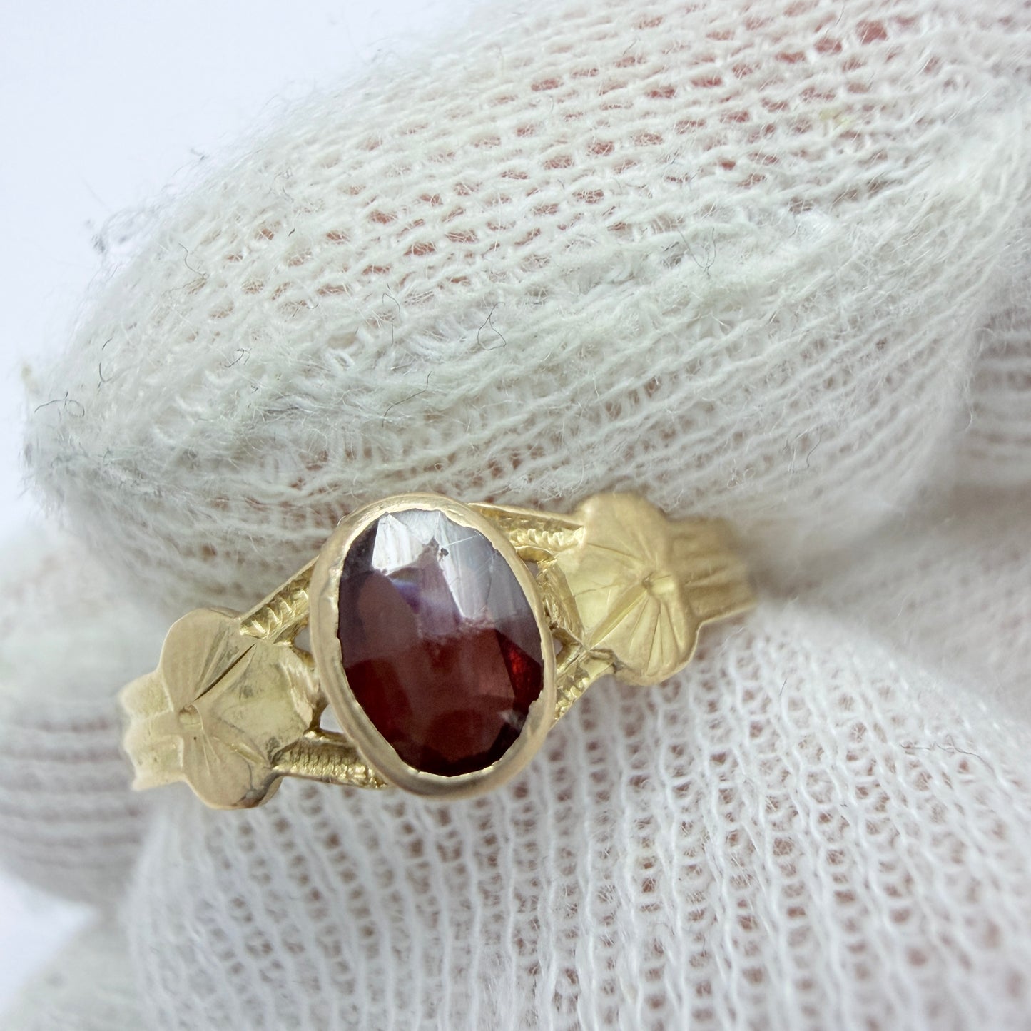G Dahlgren, Sweden 1924. Antique 18k Gold Garnet Ring.