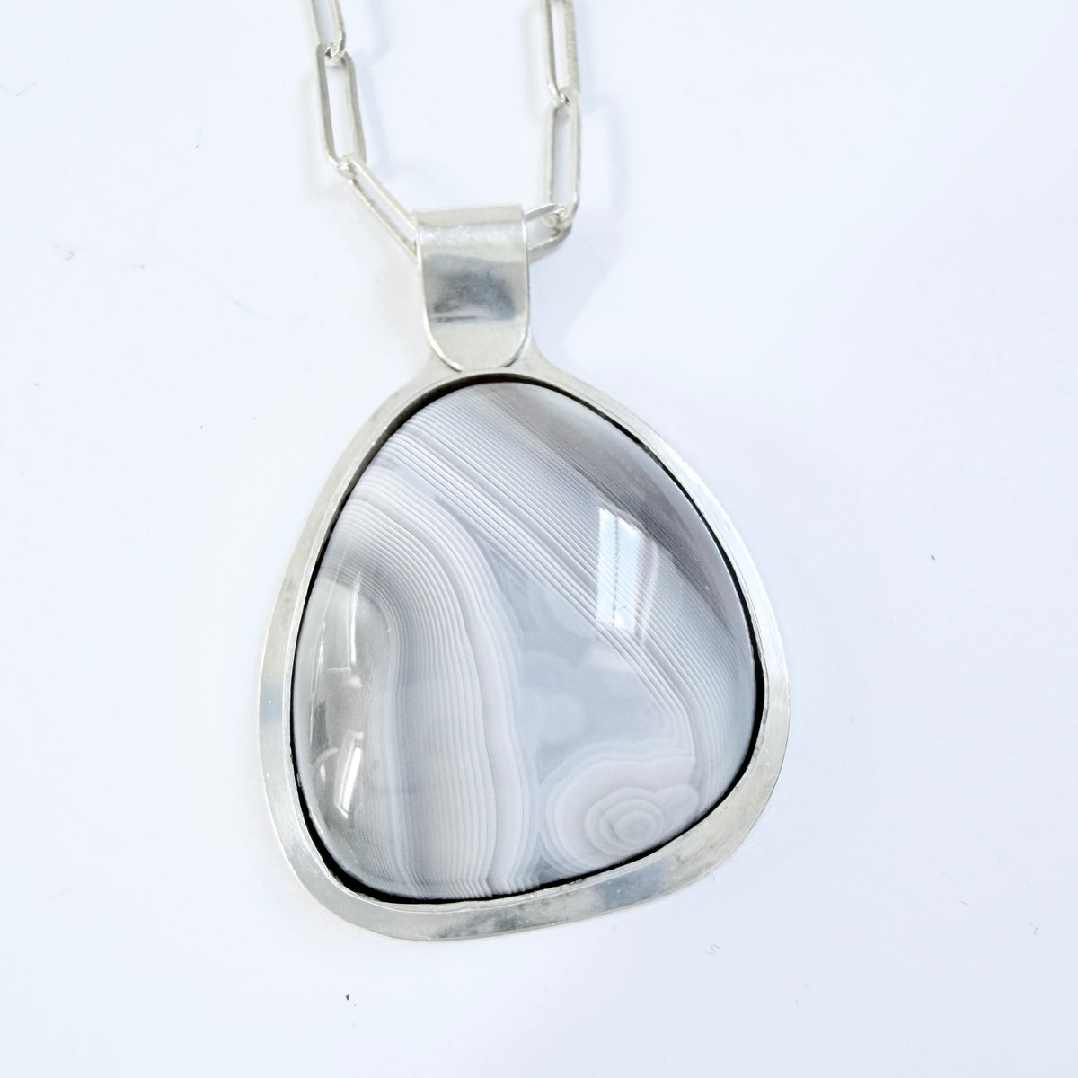 H Hänke, Sweden 1979. Vintage Sterling Silver banded Agate Pendant Long Chain Necklace.