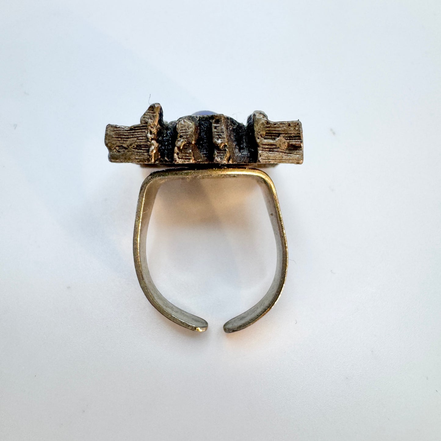 Bold Vintage Brutalist 1970s. Pewter Art Glass Ring