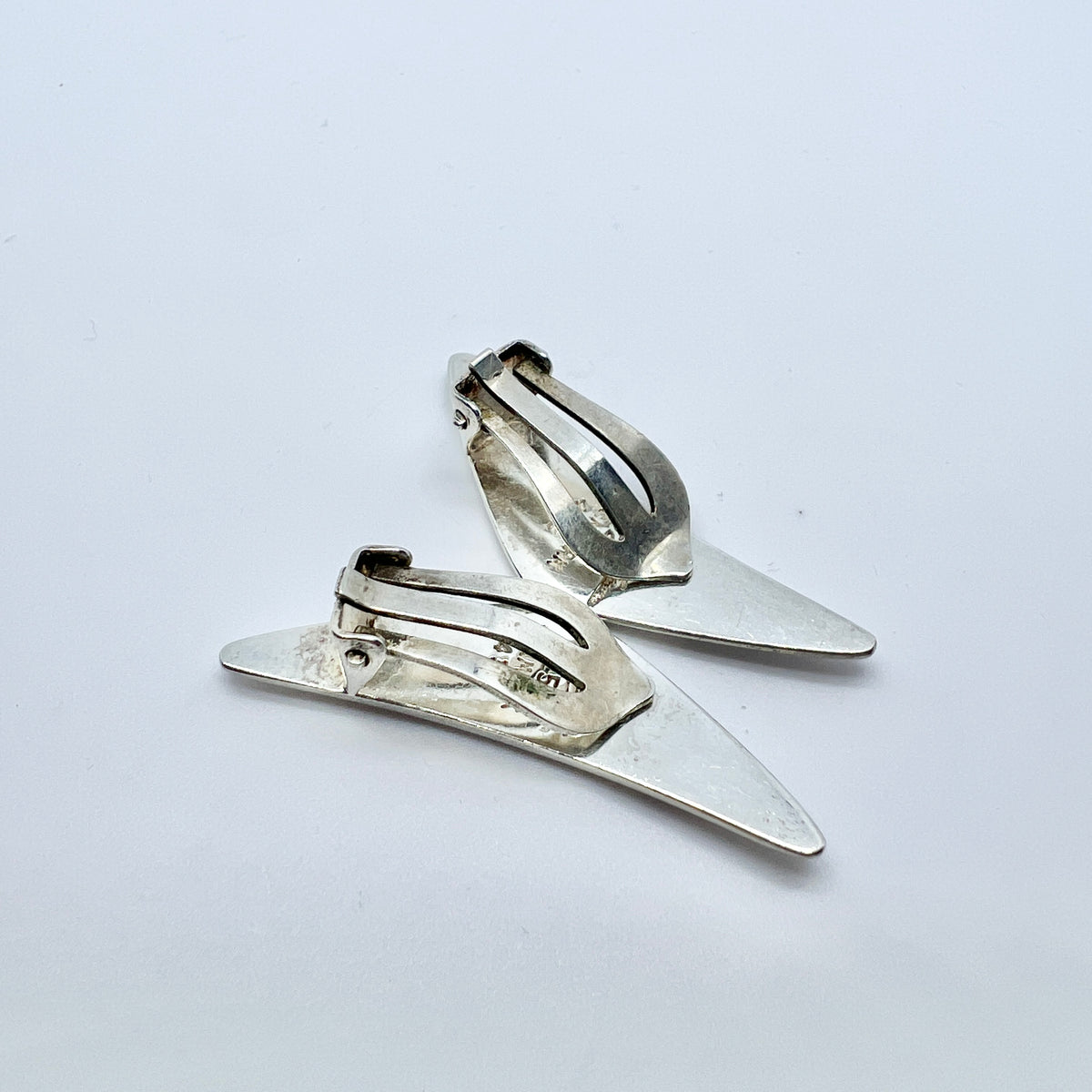 Hans Hansen, design 432 by Bent Gabrielsen, Denmark. Pair of Vintage 1960s Sterling Silver Clip on Earrings.