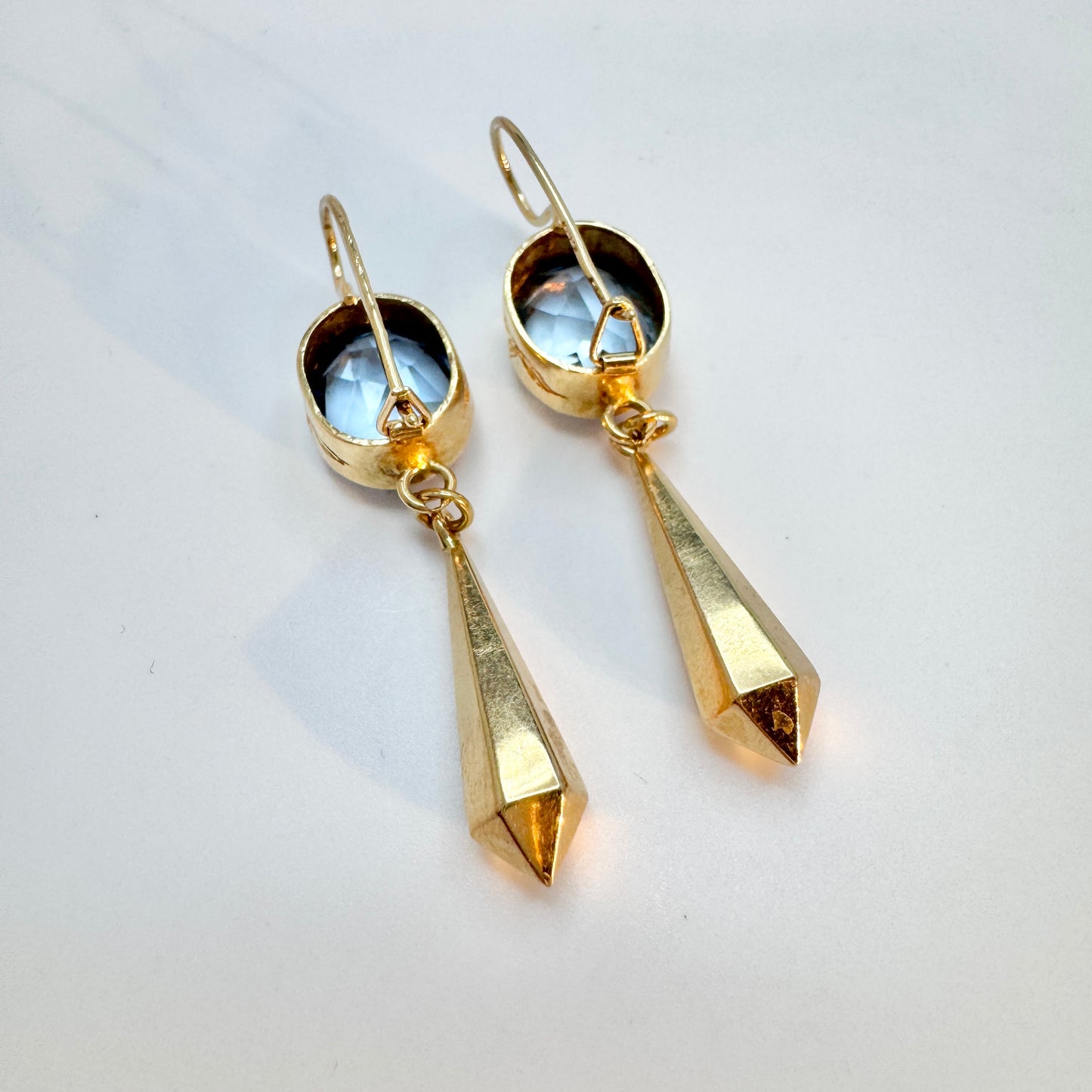 H.J. Reivonen, Finland 1959. Vintage 14k Gold Blue Spinel Dangle Earrings.