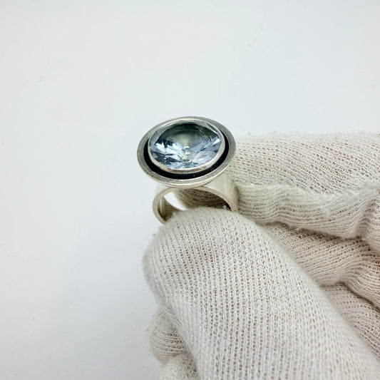 Ceson, Gothenburg Sweden 1967. Vintage Modrnist Sterling Silver Synthetic Blue Spinel Ring.