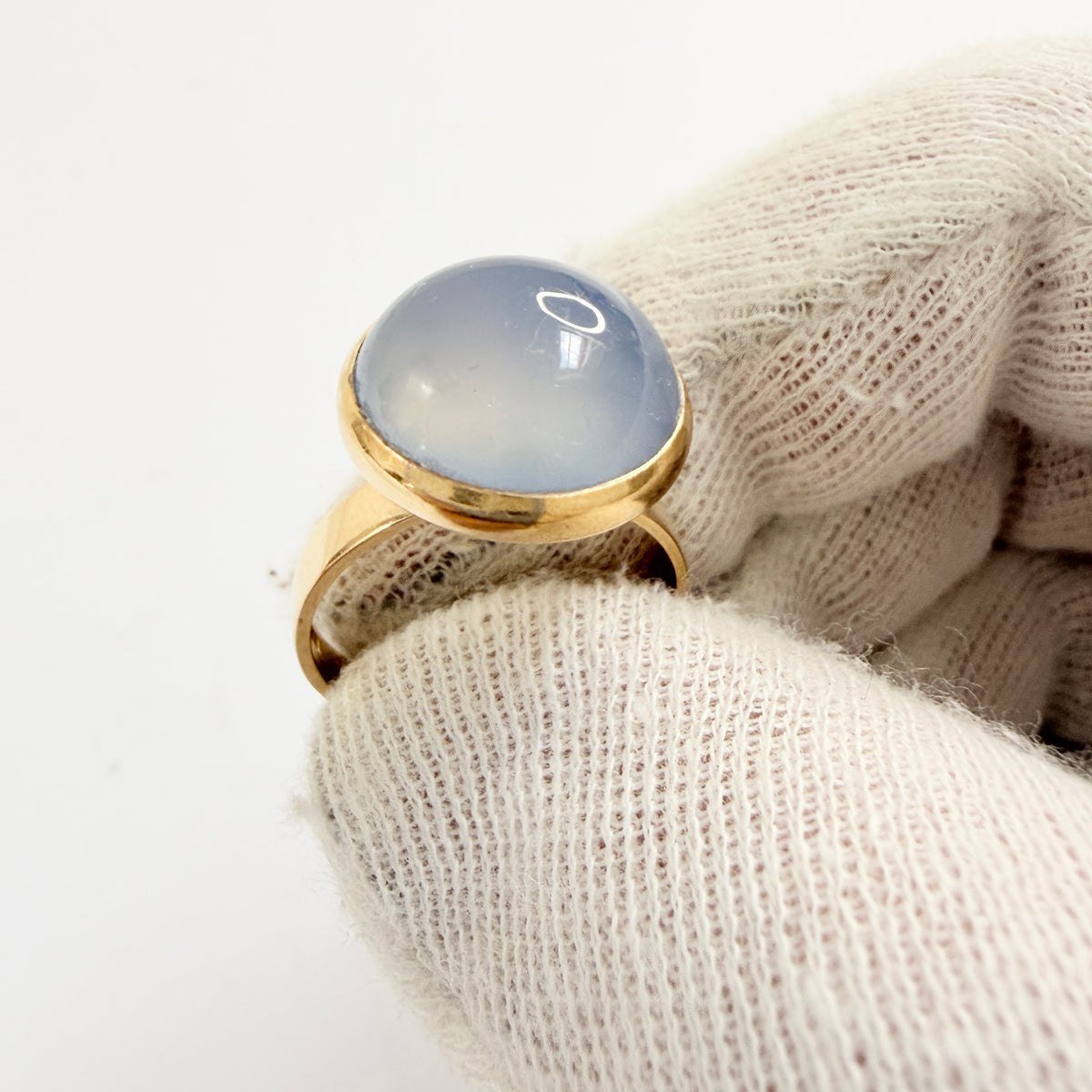 Ateljé Stigbert, Stockholm Sweden 1964. Vintage Space Age 18k Gold Chalcedony Ring.