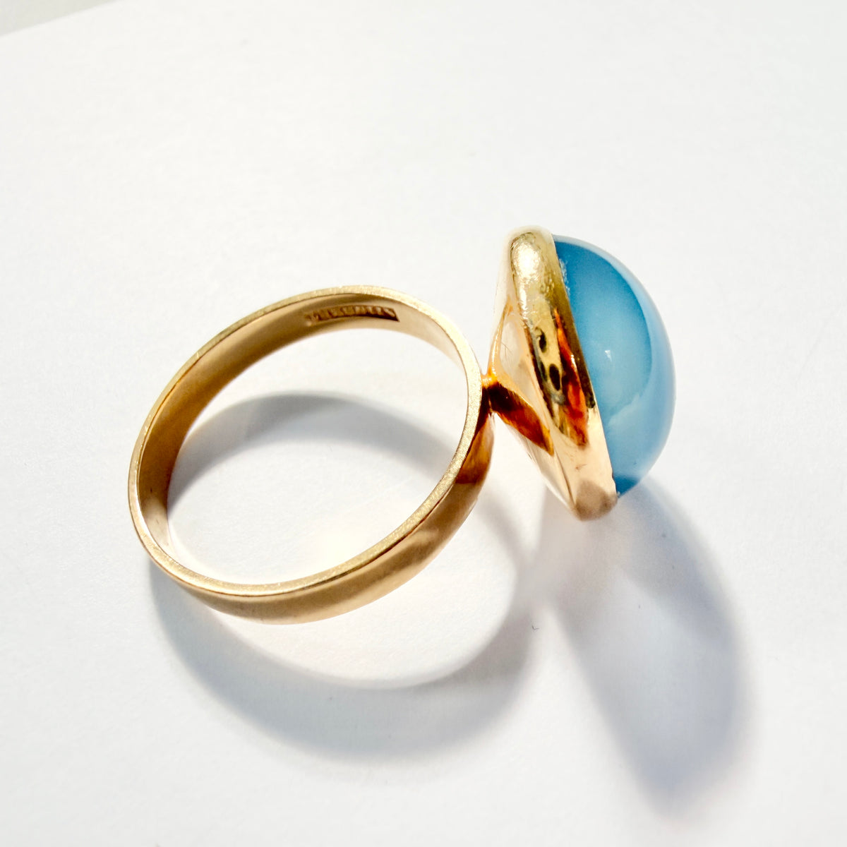 Ateljé Stigbert, Stockholm Sweden 1964. Vintage Space Age 18k Gold Chalcedony Ring.