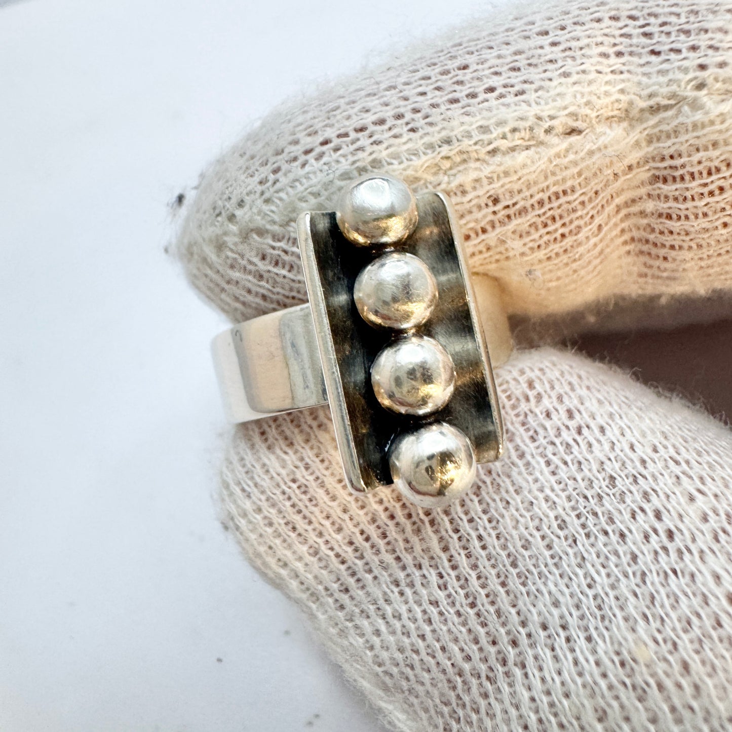 Elis Kauppi, Kupittaan Kulta, Finland. Vintage Modernist Sterling Silver Ring.