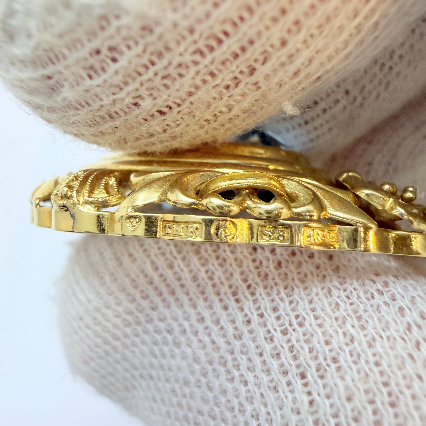 Thure Karlsson, Swden 1944. Vintage WW2-era 18k Gold intense Blue Synthetic Spinel Pendant.