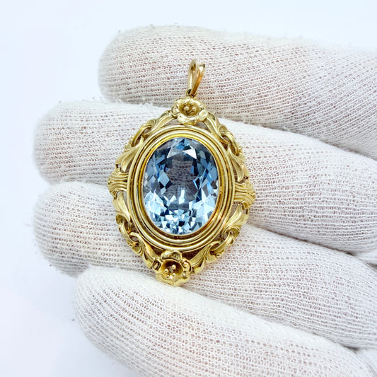 Thure Karlsson, Swden 1944. Vintage WW2-era 18k Gold intense Blue Synthetic Spinel Pendant.