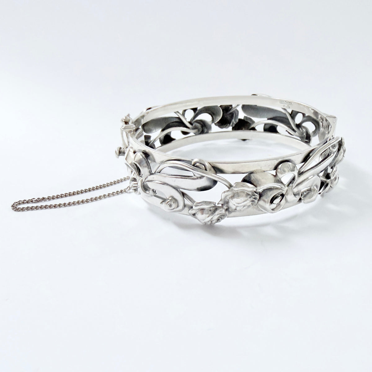 Kaplan, Stockholm, year 1950. Vintage Solid Silver Rose Flower Hinged Bangle Bracelet.