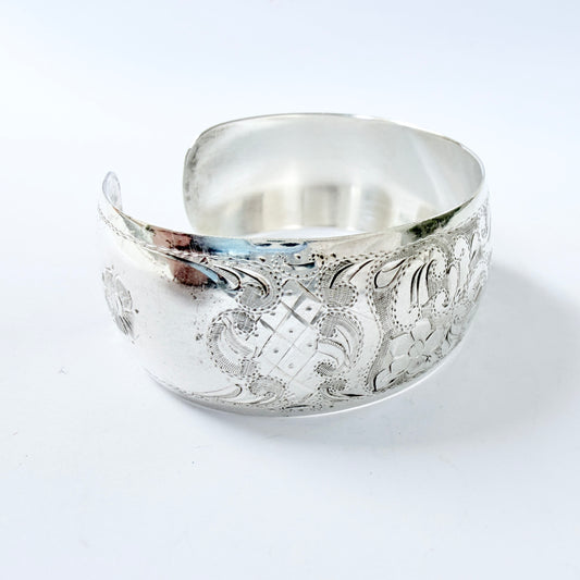 Vintage ca 1950s. Sterling Silver Flower Cuff Bracelet.