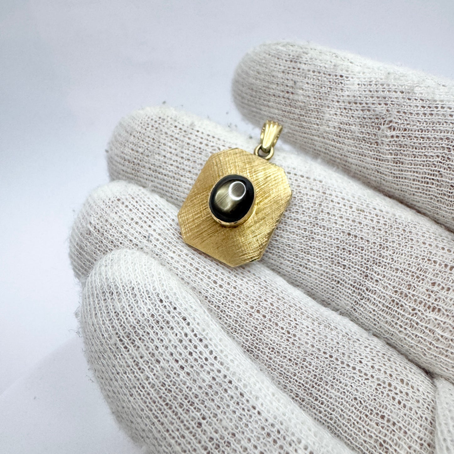 Vintage 14k Gold Star Sapphire Pendant