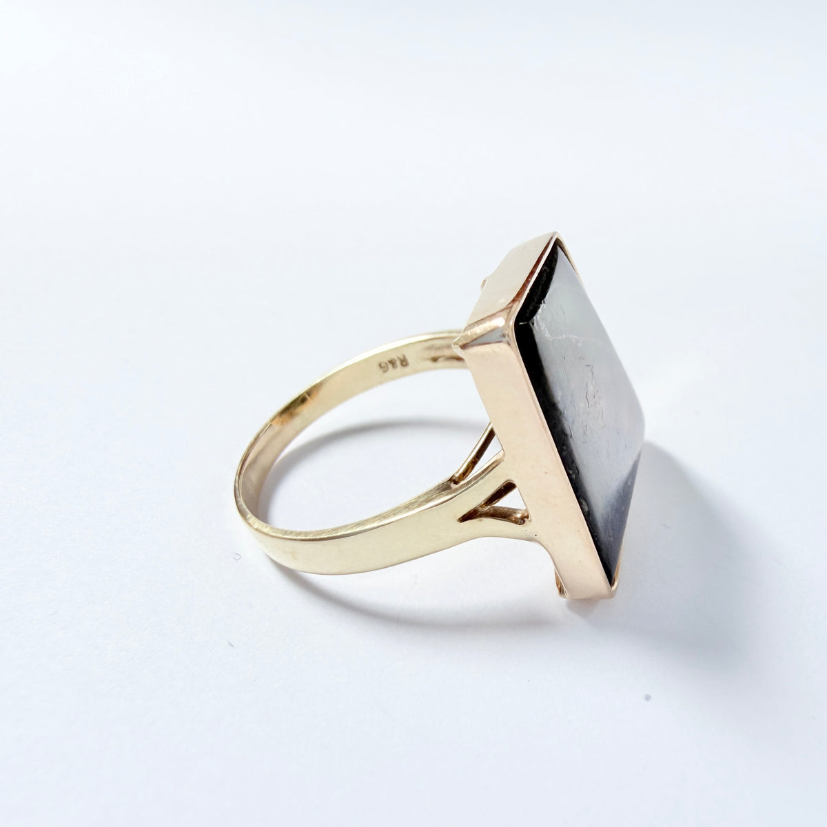 Maker R&G. Vintage 14k Gold Ammolite Ring.