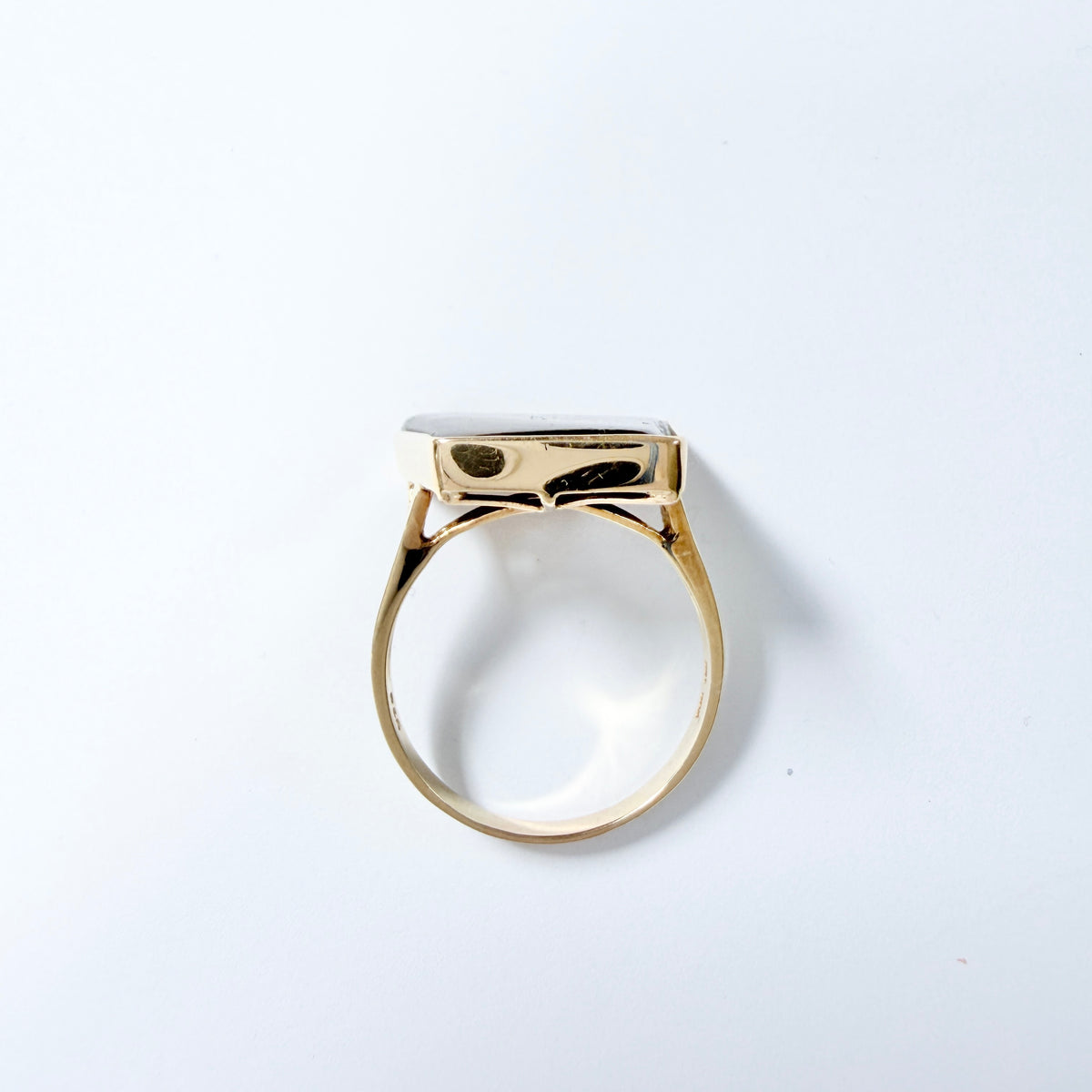 Maker R&G. Vintage 14k Gold Ammolite Ring.