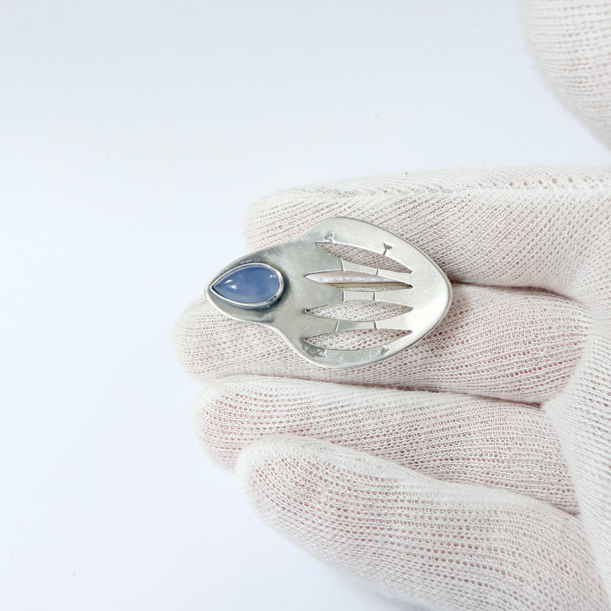 Kaplan, Sweden 1955. Vintage Solid Silver Chalcedony Brooch.