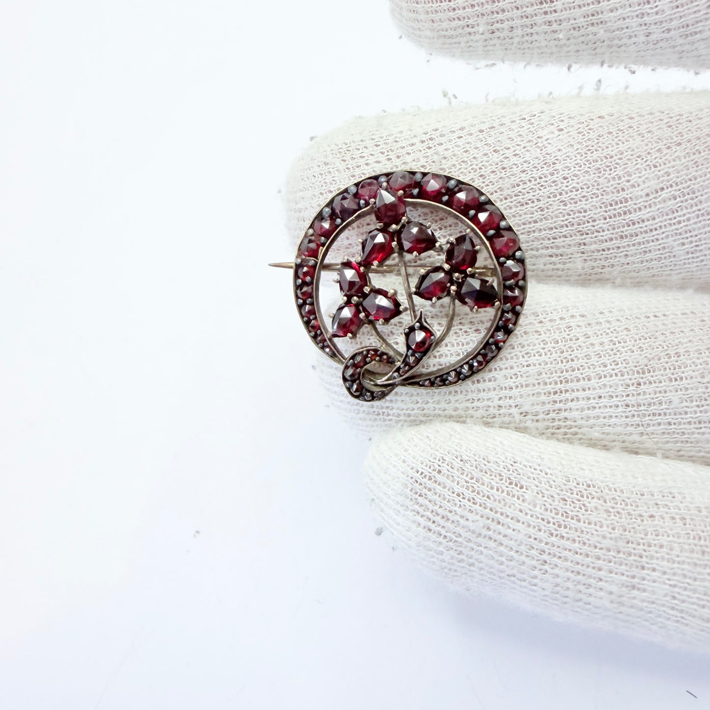 Antique ca year 1900. Bohemian Garnet Gilt metal Brooch.