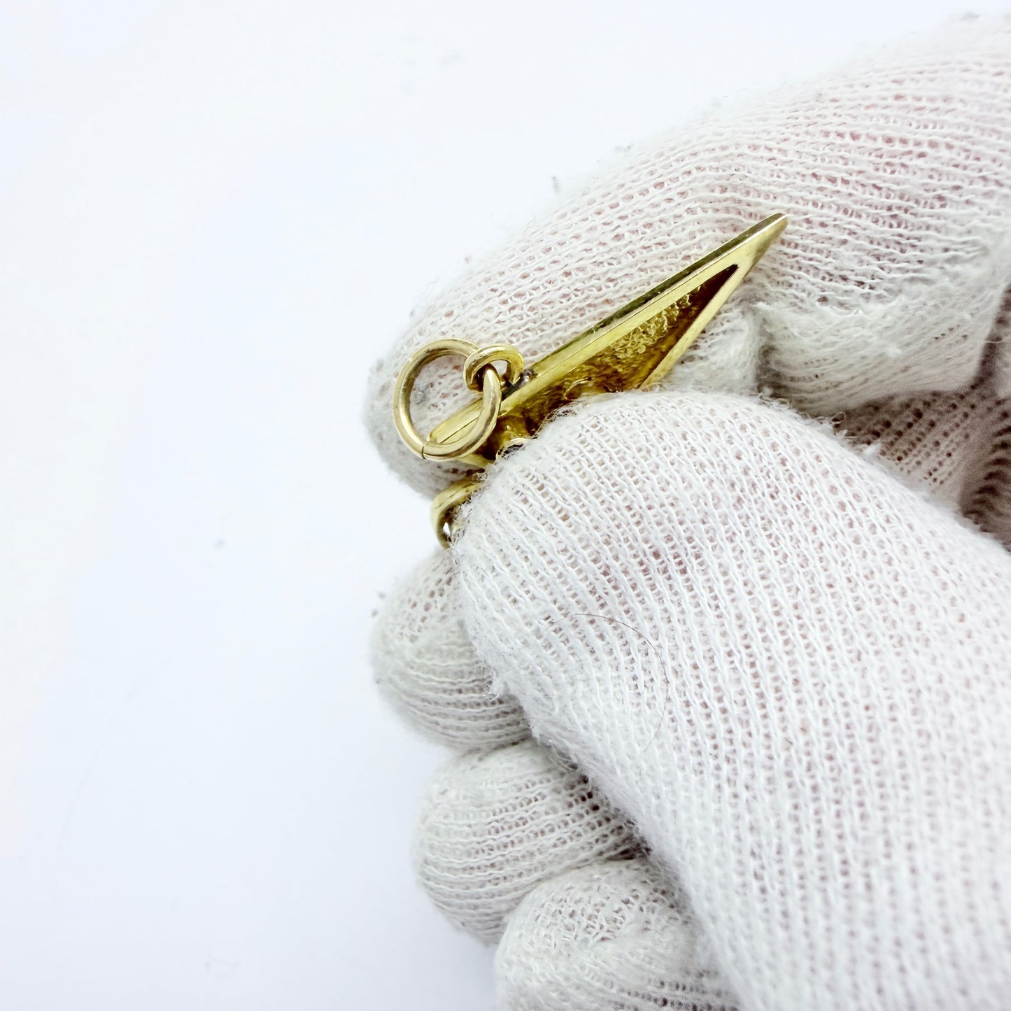 Oswaldo Guayasamin, Ecuador. Vintage 18k Gold Sapphire Bird Pendant.