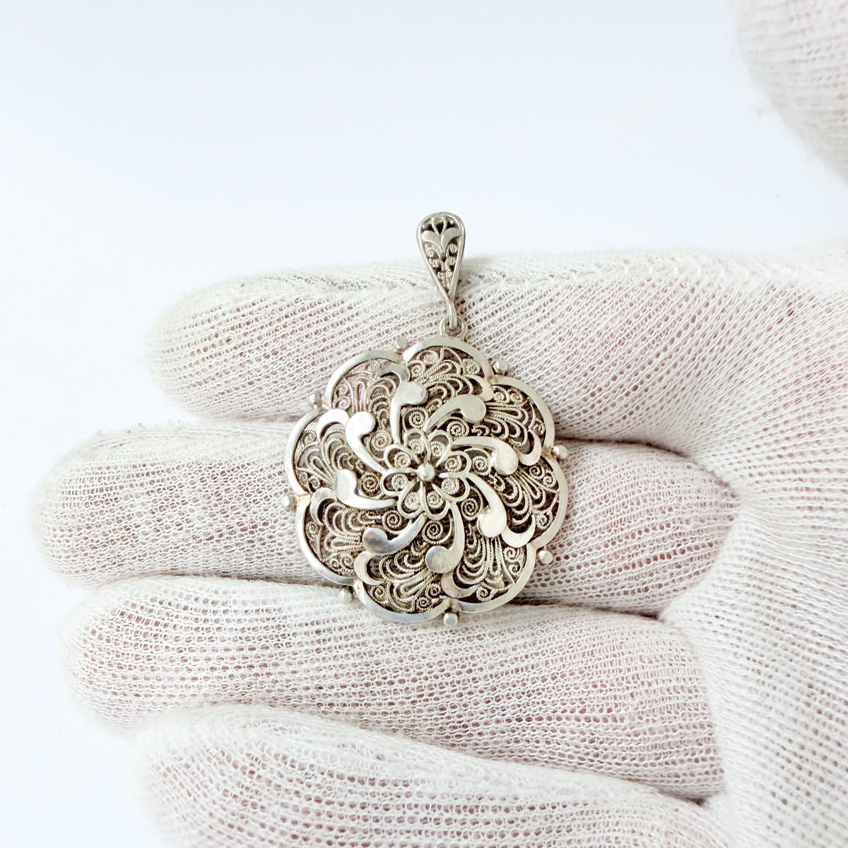 Vintage 1940-50s. Solid Silver Filigree Pendant.
