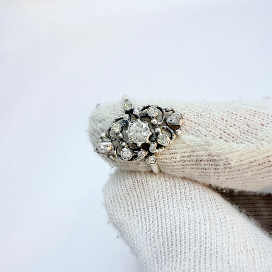 Vintage c 1940s. Solid Silver Paste Stone Ring.