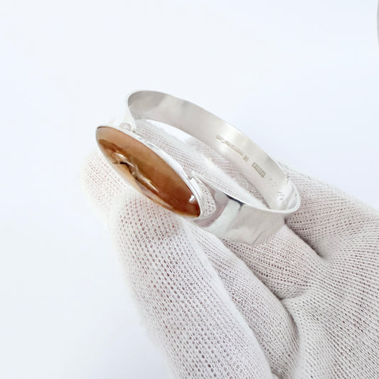 H.Kaksonen for Kaunis Koru, Finland 1961. Vintage Solid Silver Agate Hinged Bangle Bracelet.
