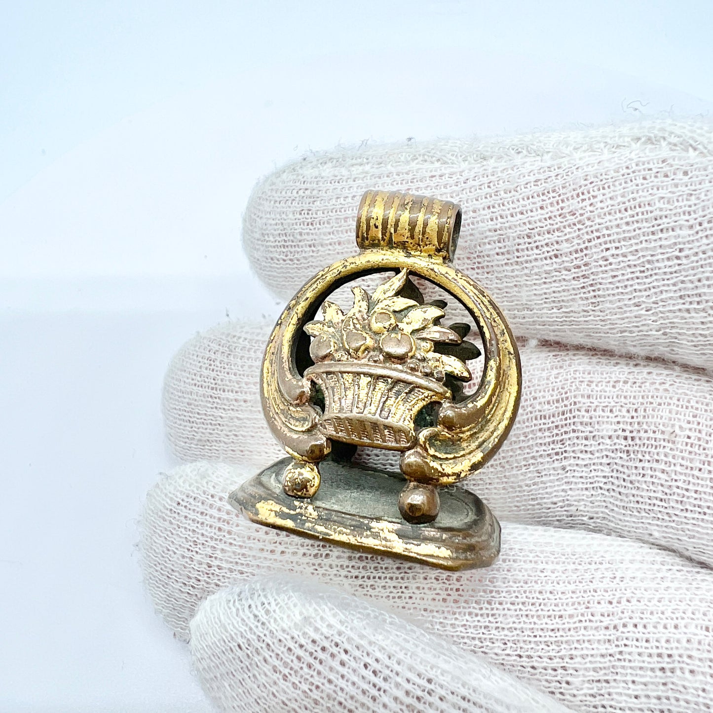 アンティーク ジョージアン ギルト ブロンズ フォブ シール ペンダント。スカンジナビア 1800 年代初頭