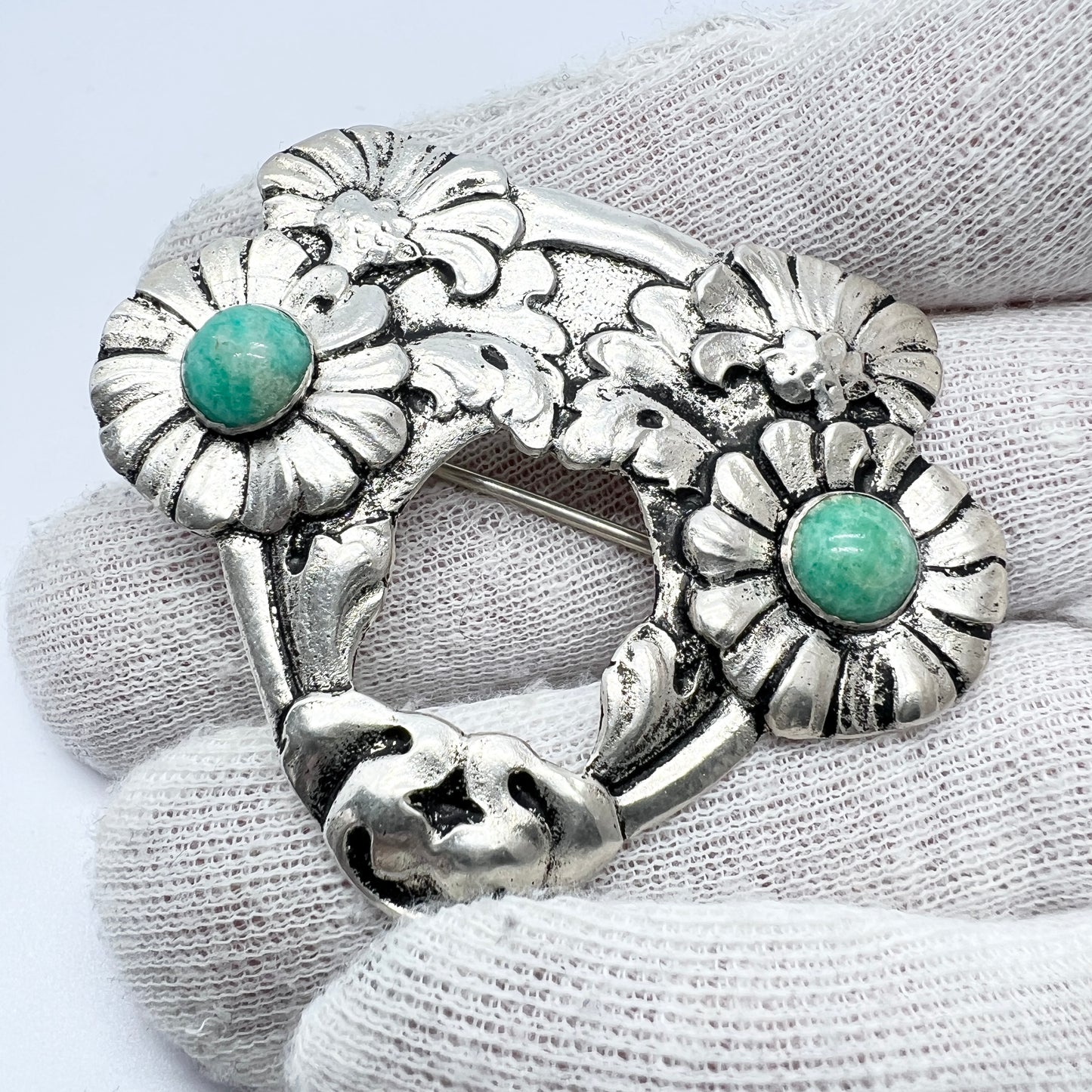 1900 年代初頭のアンティークのアール ヌーボー ソリッド シルバー ブローチ。