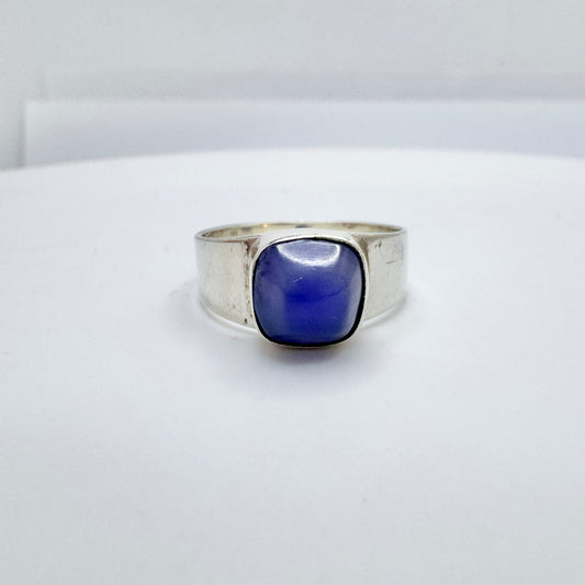 Vintage c 1960. Solid Silver Dark Blue Calcedony Ring.