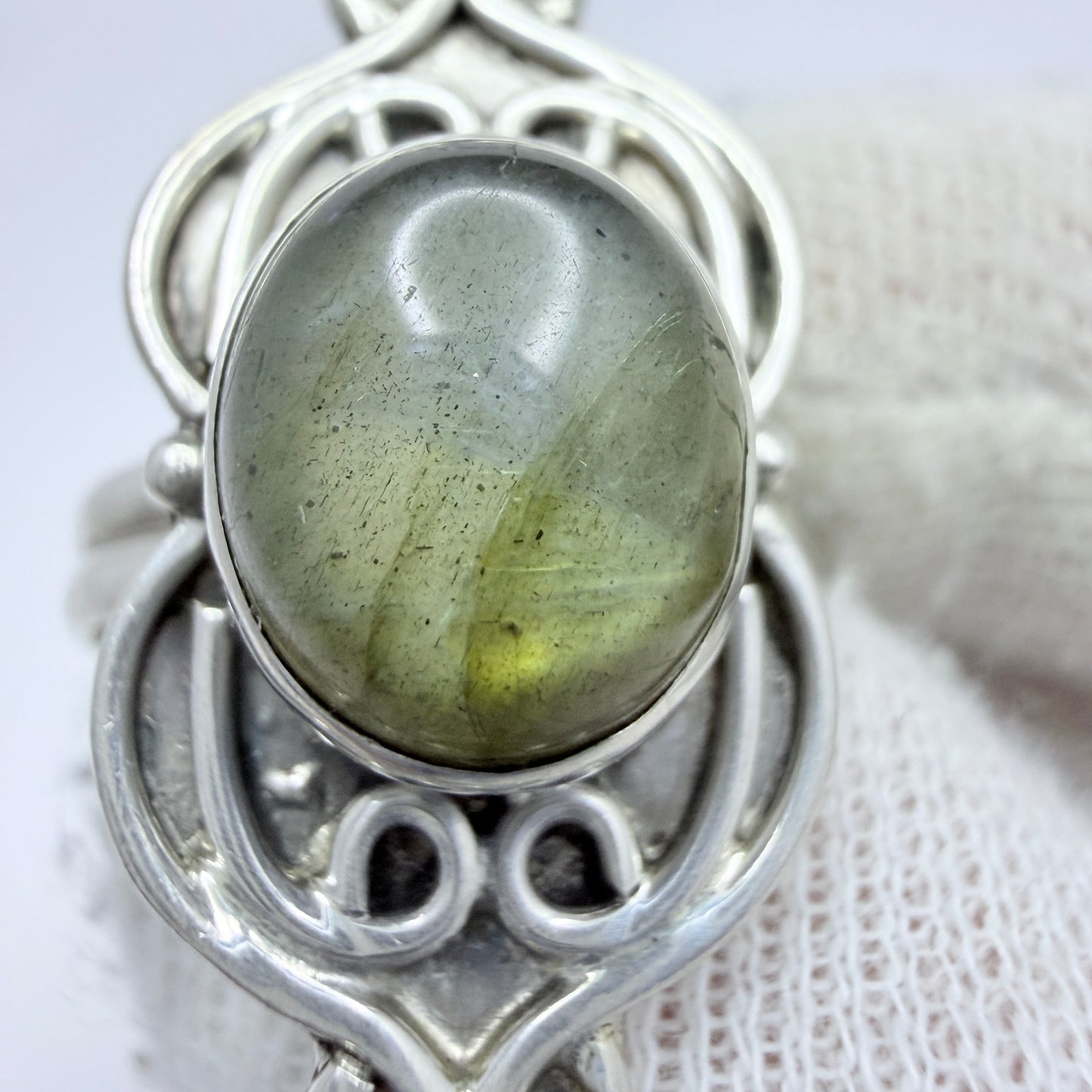 Vintage Sterling Silver Labradorite Ring.