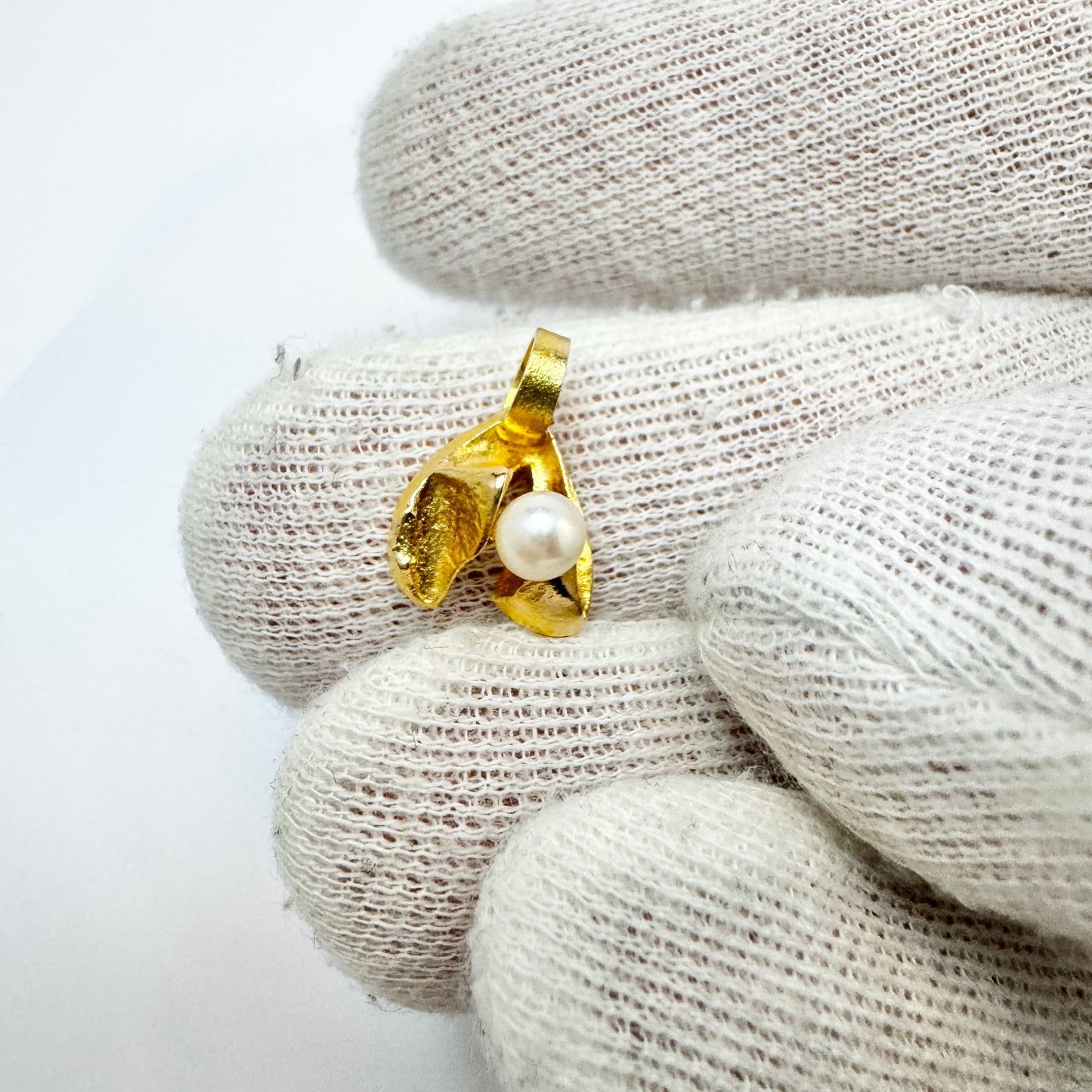 Bjorn Weckstrom for Lapponia, Finland 1979. Small Vintage 14k Gold Pearl Pendant.