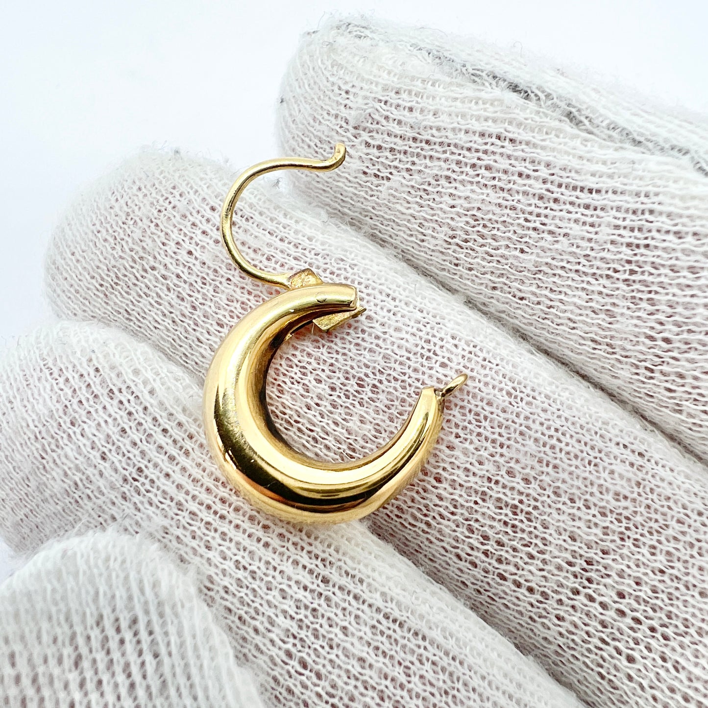 J Pettersson、スウェーデン、1954年。ヴィンテージ 18K ゴールド シングル イヤリング。