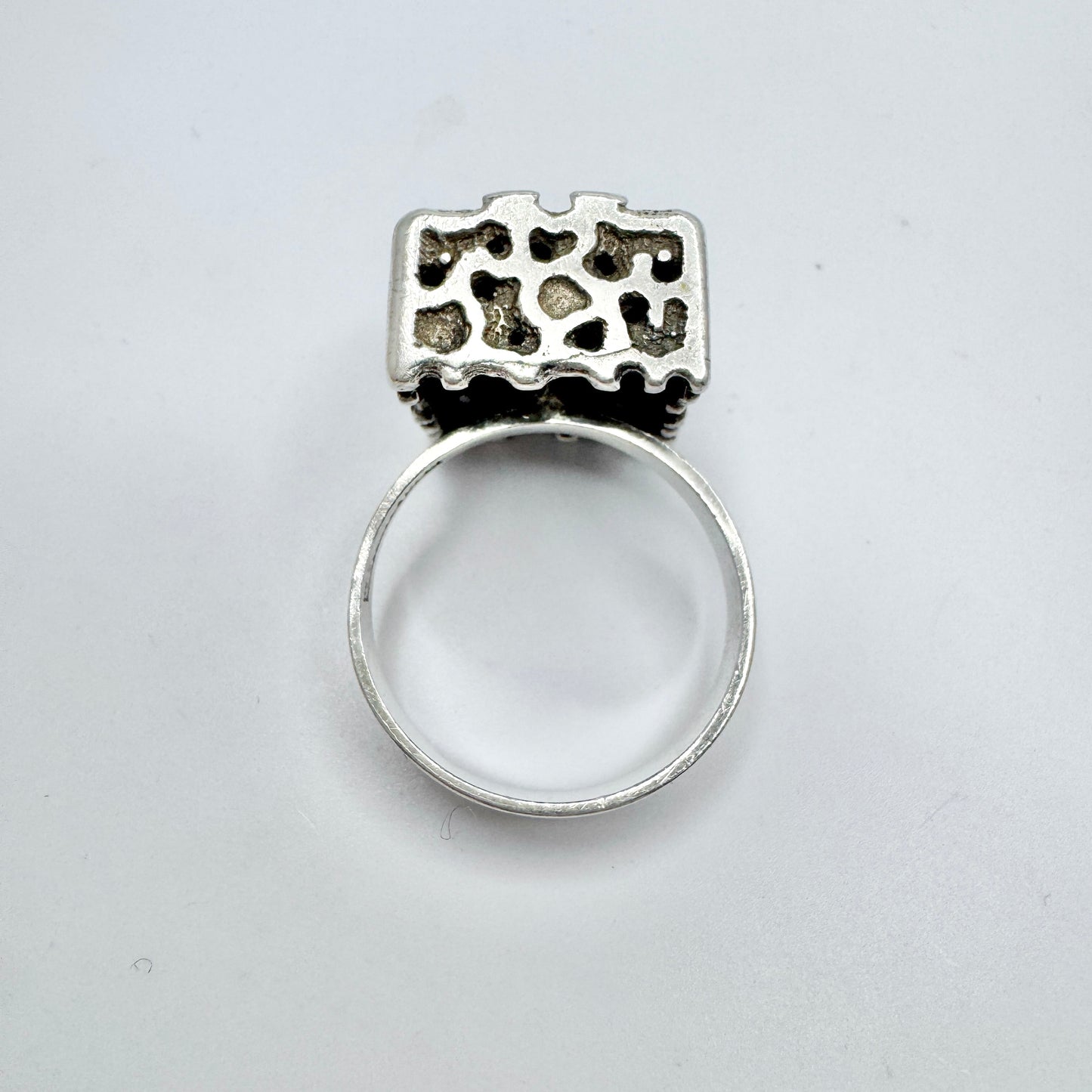 Vintage 1970s. Solid Silver Modernist Ring.