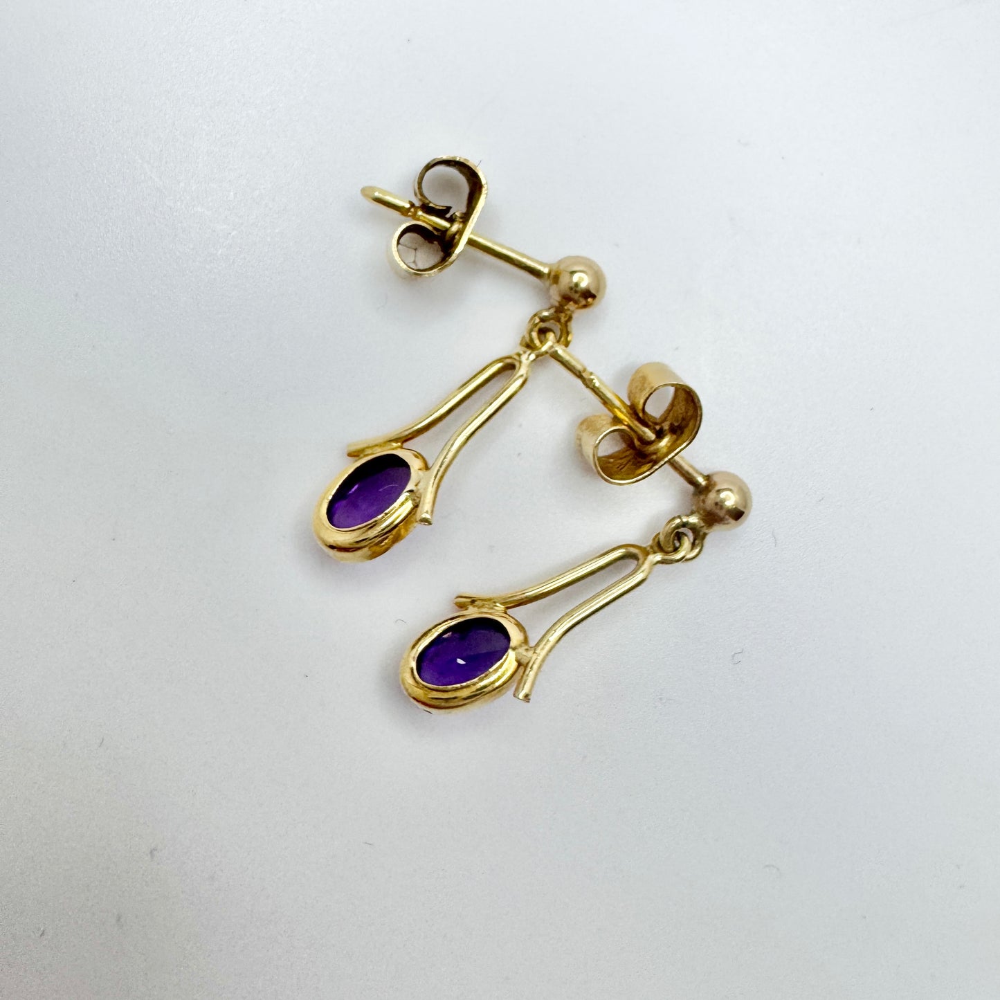 Hedbergs, Sweden 1961. Vintage 18k Gold Amethyst Dangle Earrings.