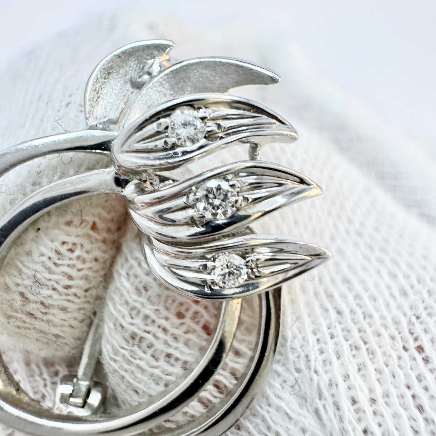 JKa Kohle、ドイツ。ヴィンテージ 18K ゴールド ダイヤモンド ブローチ。