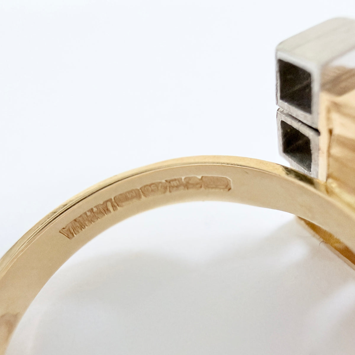 Björn Weckström för Lapponia, Finland 1989. Vintage 18k Gold Diamond Ring. Design: Diamond City.
