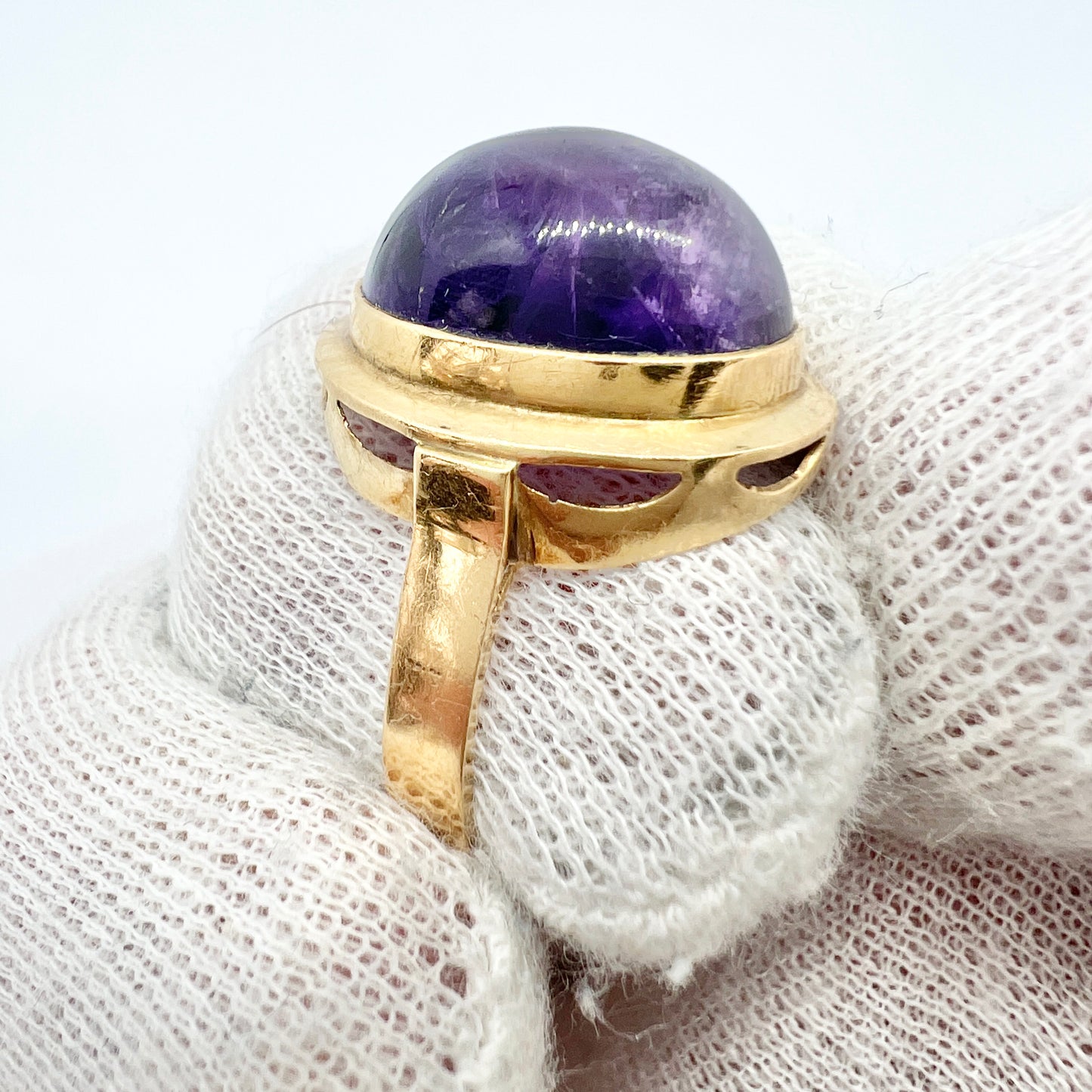 Svedboms, Sweden 1956. Vintage 18k Gold Amethyst Ring.