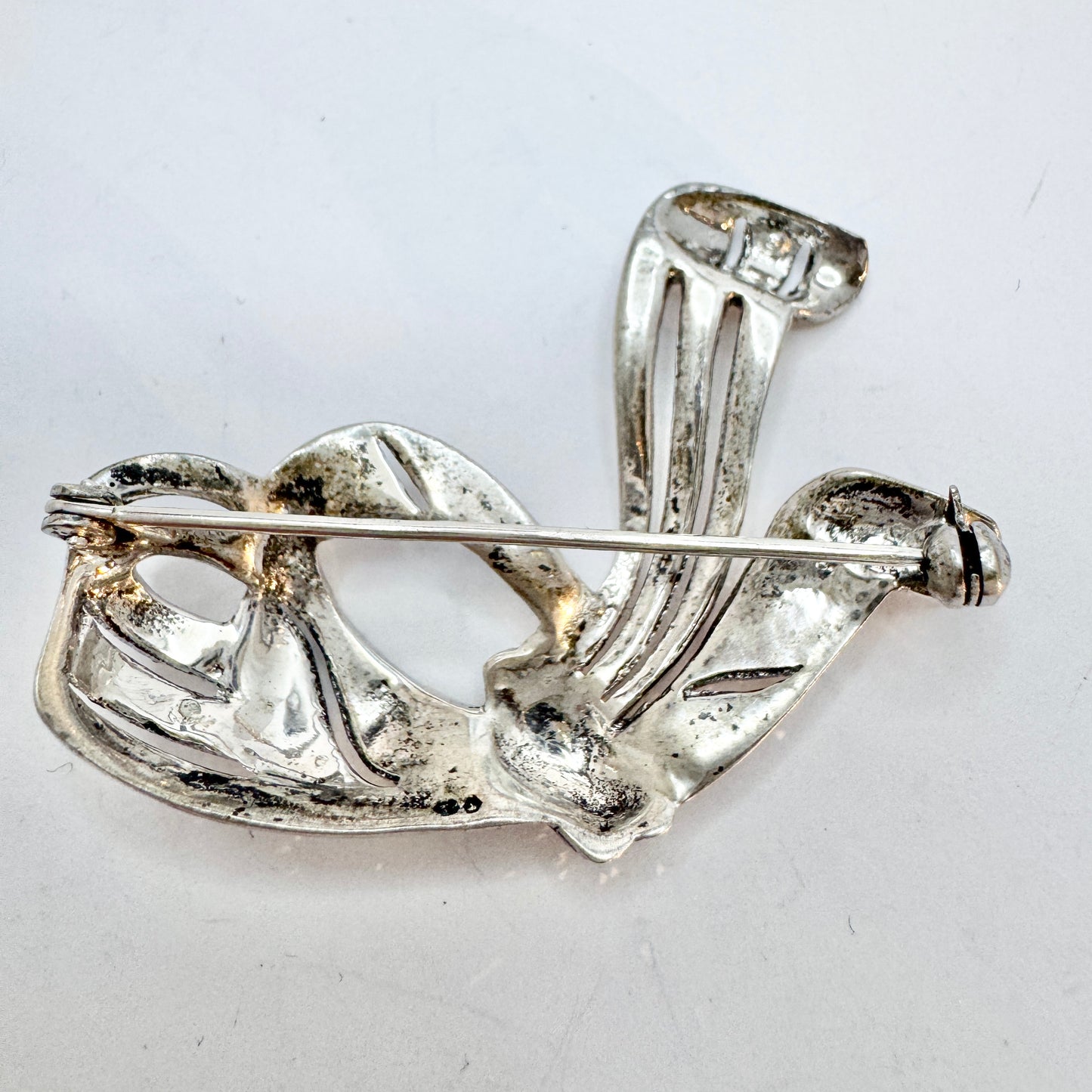 Sweden 1940s. Solid Silver Marcasite Ribbon Brooch.