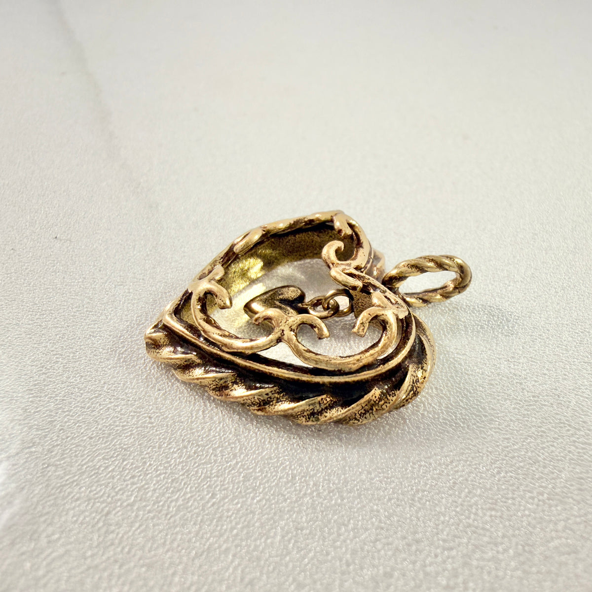 Kalevala Koru, Finland. Vintage Bronze Pendant. Design: Heart of the House