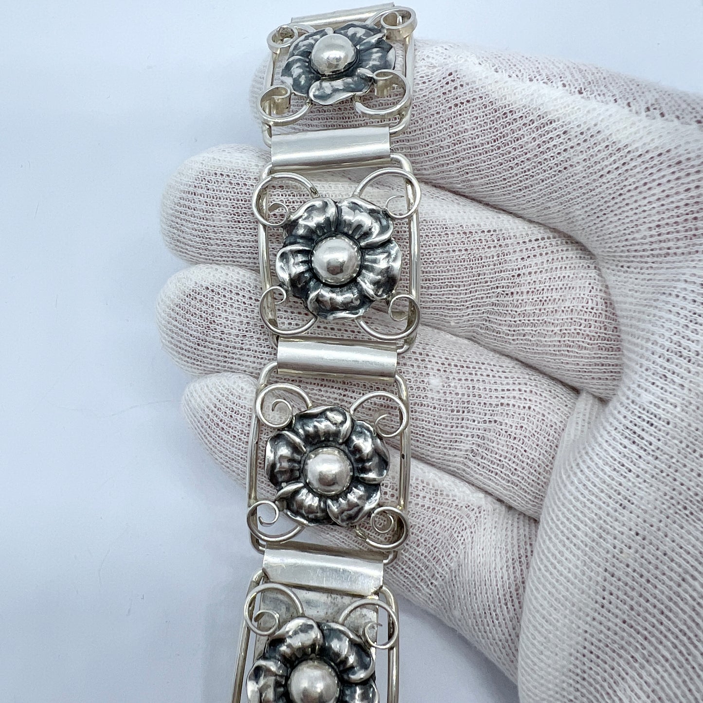 Nils Widberg, Sweden 1952. Vintage Sterling Silver Flower Bracelet.