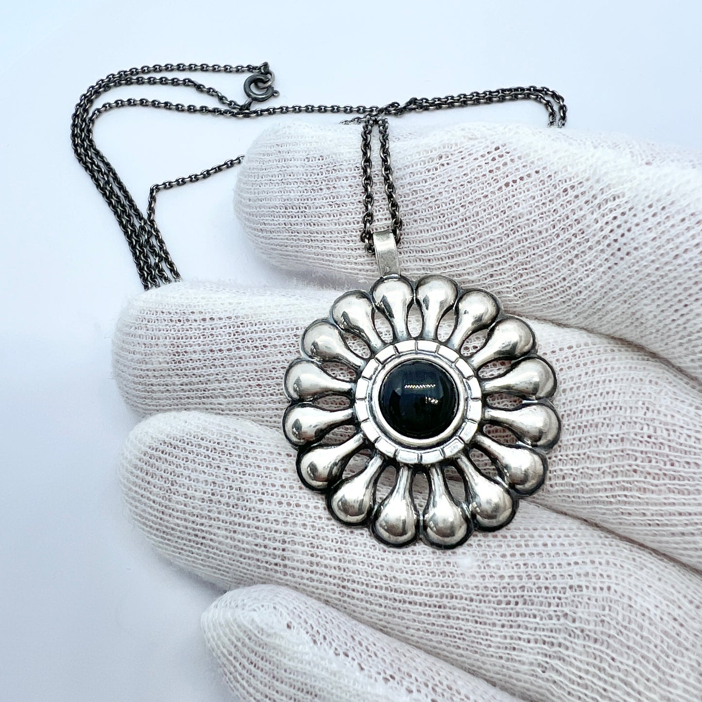 Kalevala Koru, Finland 1966. Vintage Solid Silver Spectrolite Pendant Necklace.