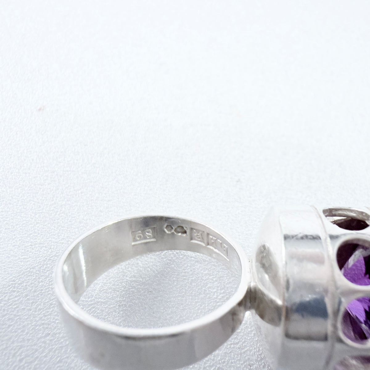 Bengt Hallberg, Sweden 1968. Vintage Sterling Silver Synthetic Violet Sapphire Ring