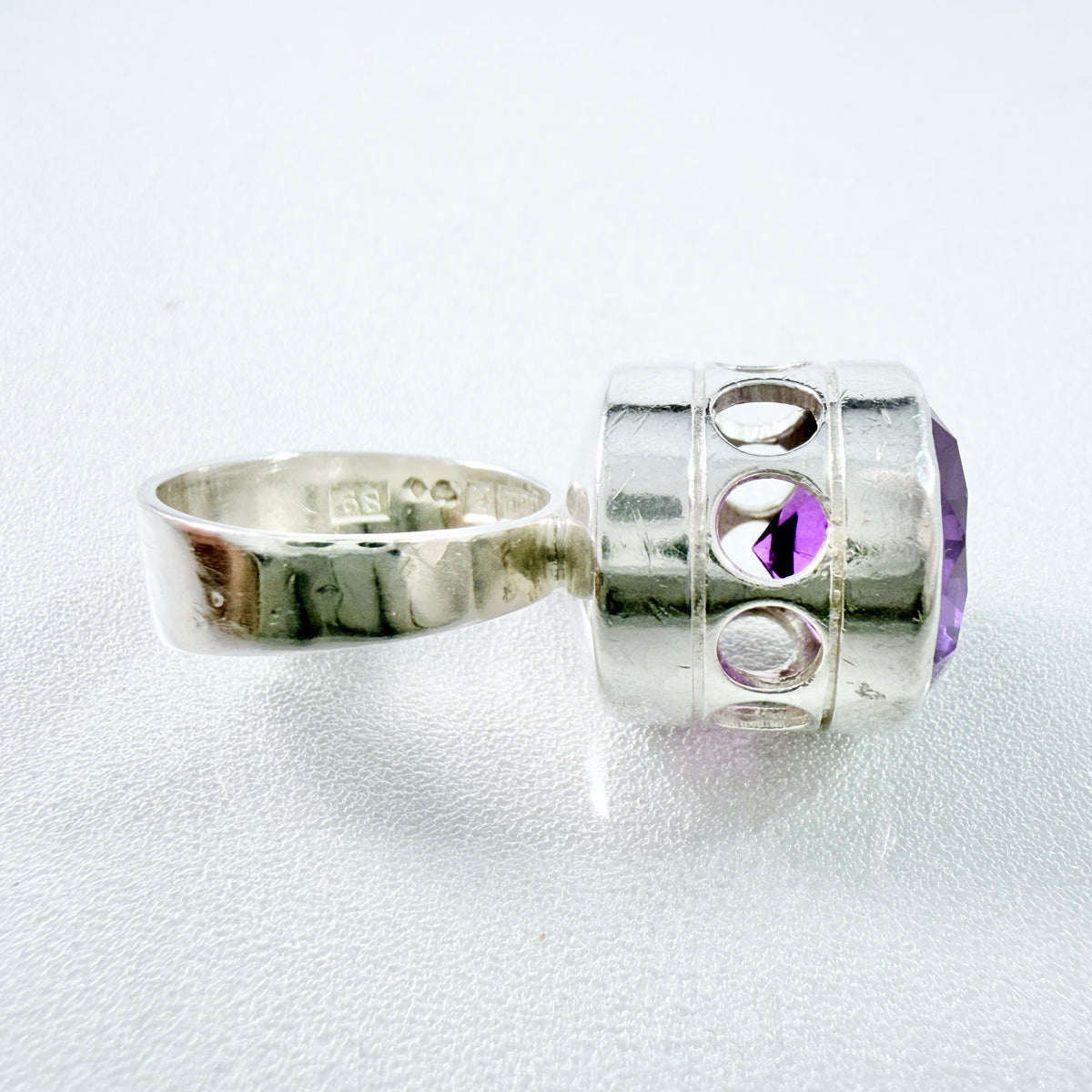 Bengt Hallberg, Sweden 1968. Vintage Sterling Silver Synthetic Violet Sapphire Ring