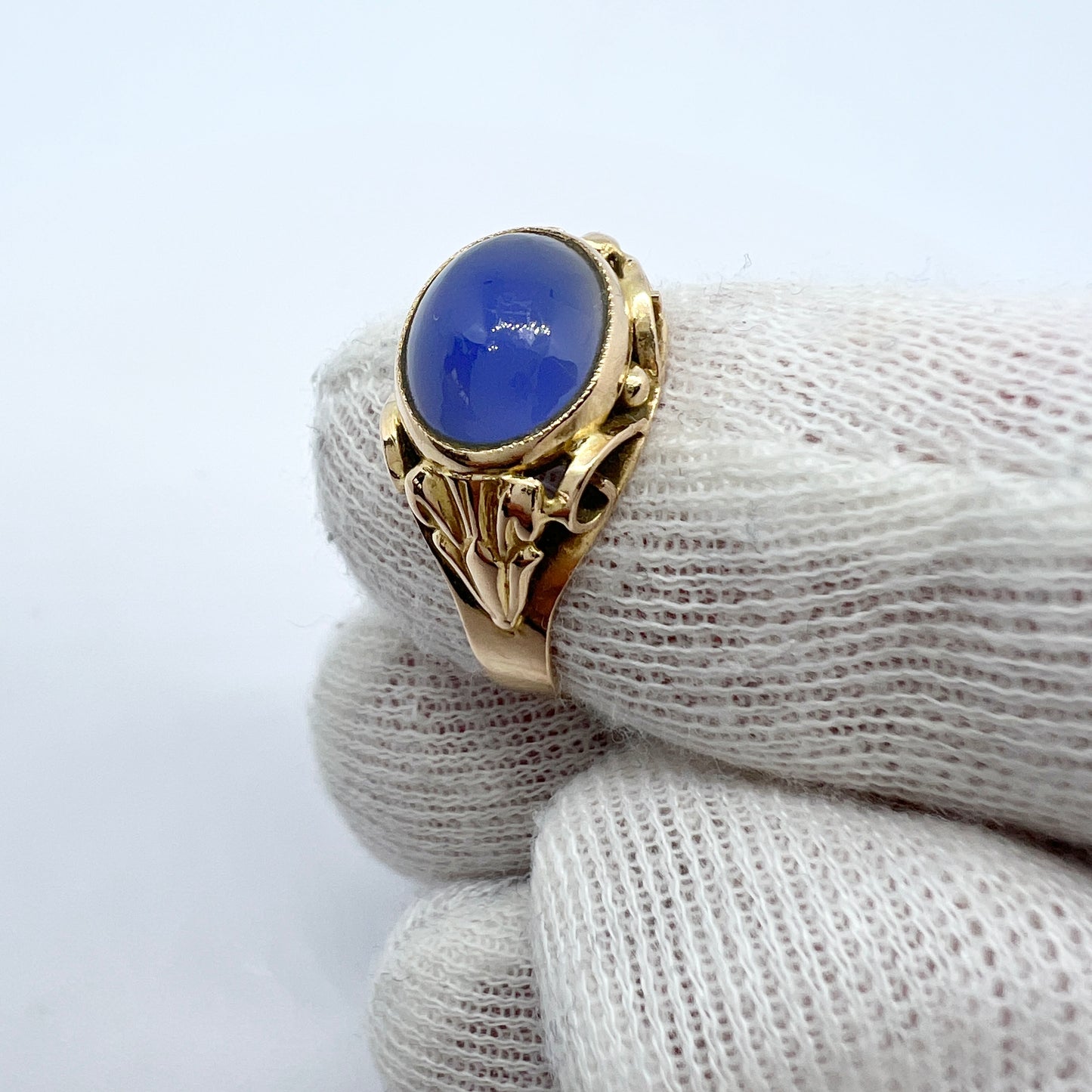 Wiktorsson, Sweden 1957. Vintage 18k Gold Chalcedony Ring.