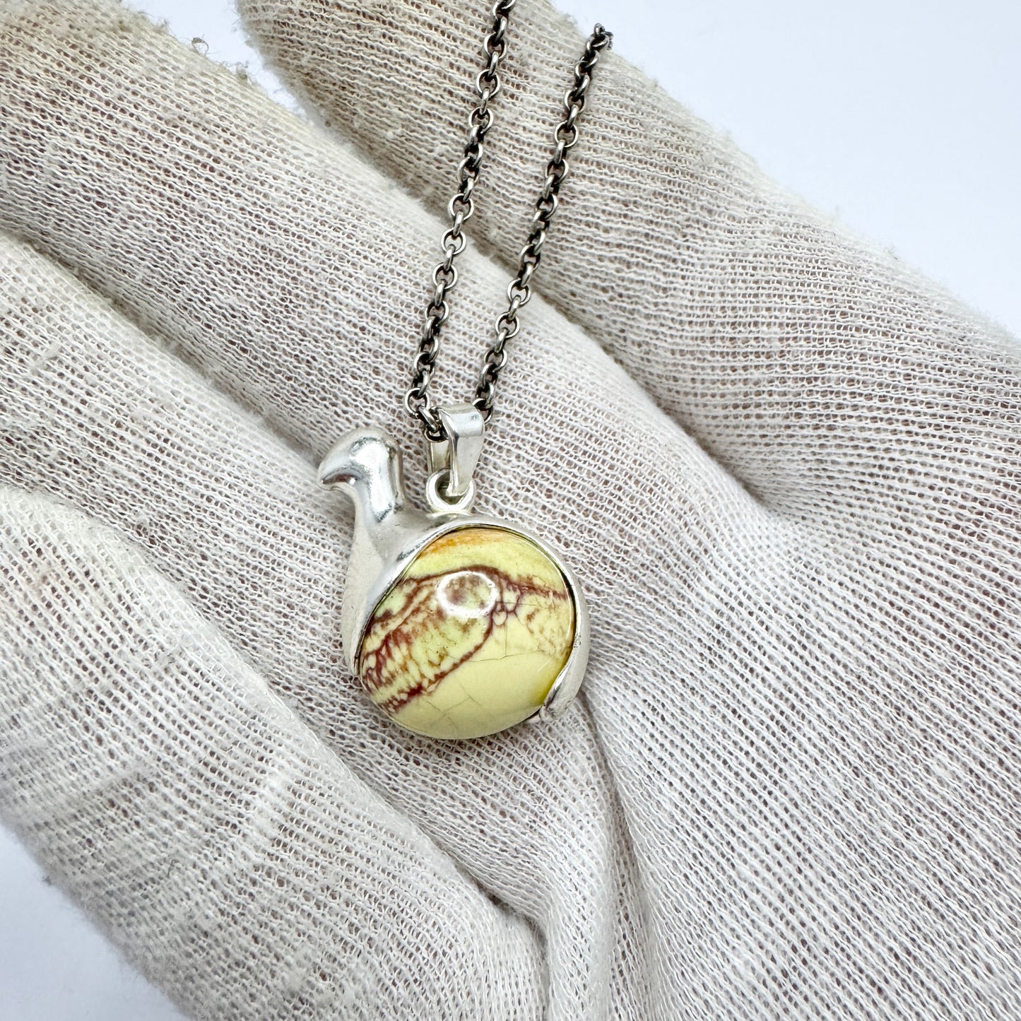 Kalevala Koru, Finland. Vintage Sterling Silver Ceramic Toyri Bird Pendant Necklace.