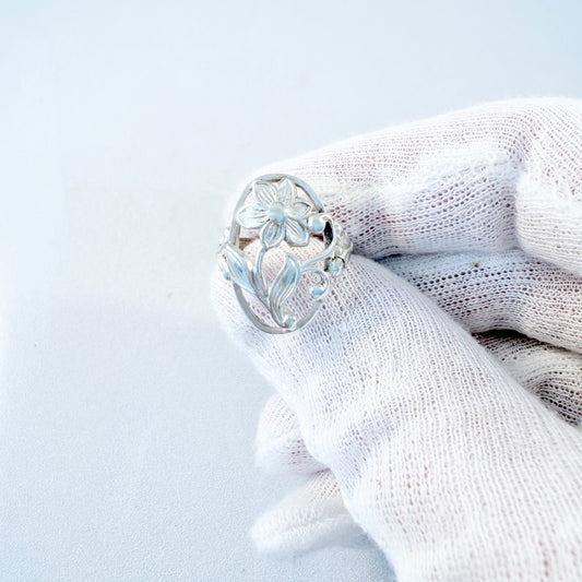 RR, Denmark ca 1950s. Vintage Solid Silver Flower Ring.