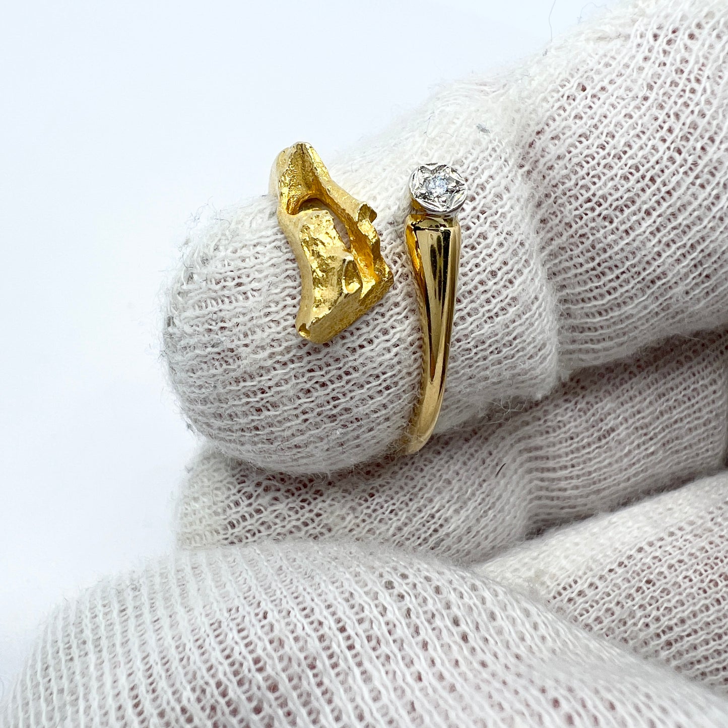 Lapponia, Finland. 18k Gold Diamond Ring.