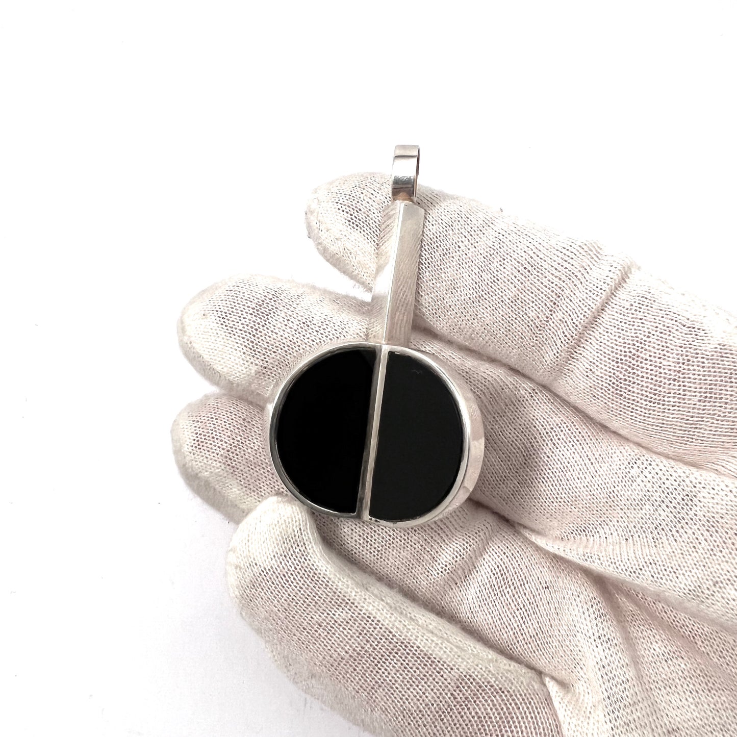 Helge Narsakka for Kaunis Koru, Finland 1976. Vintage Modernist Sterling Silver Onyx Pendant.