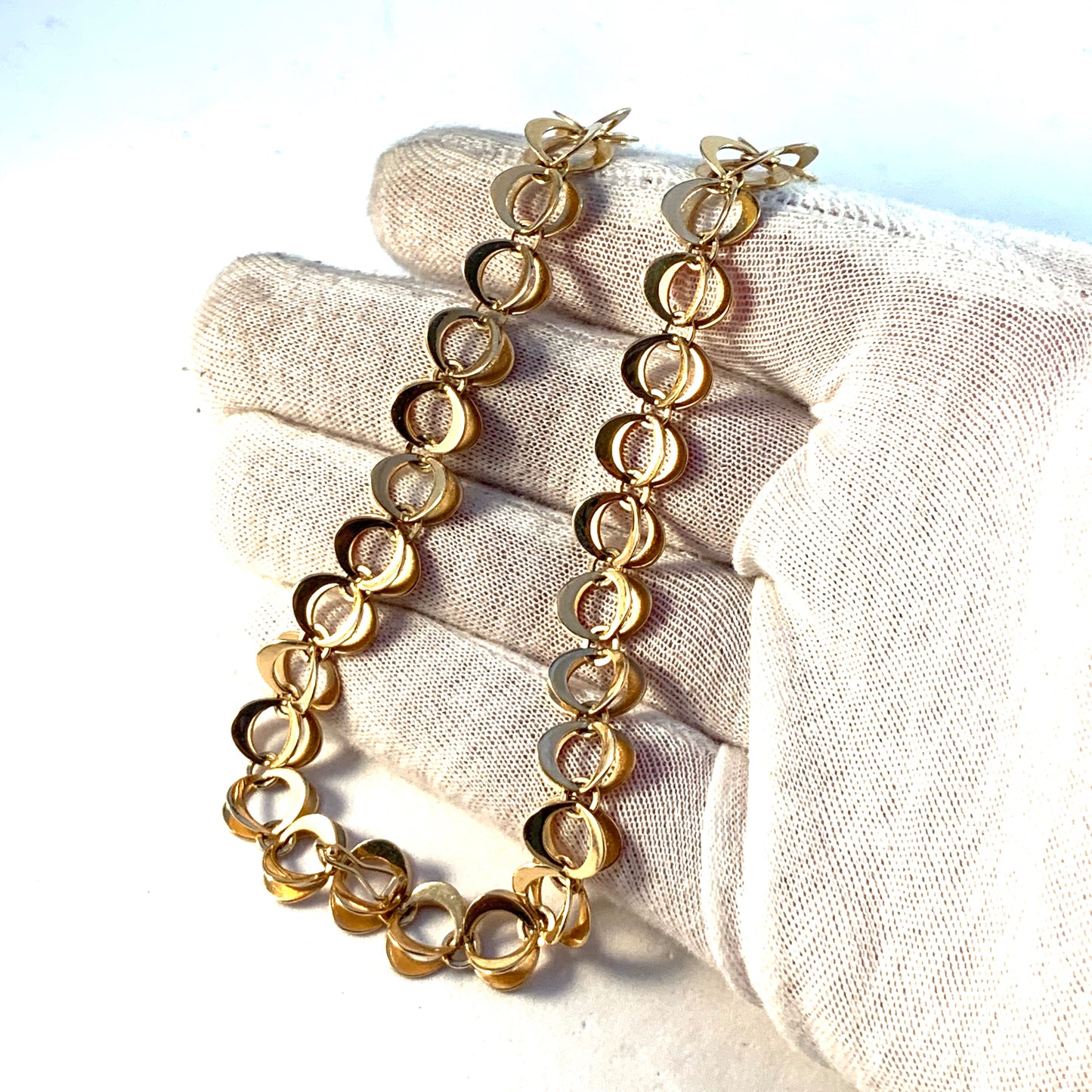 Theresia Hvorslev for Alton, Sweden c 1970. 18k Gold Necklace. Design: Reflex.