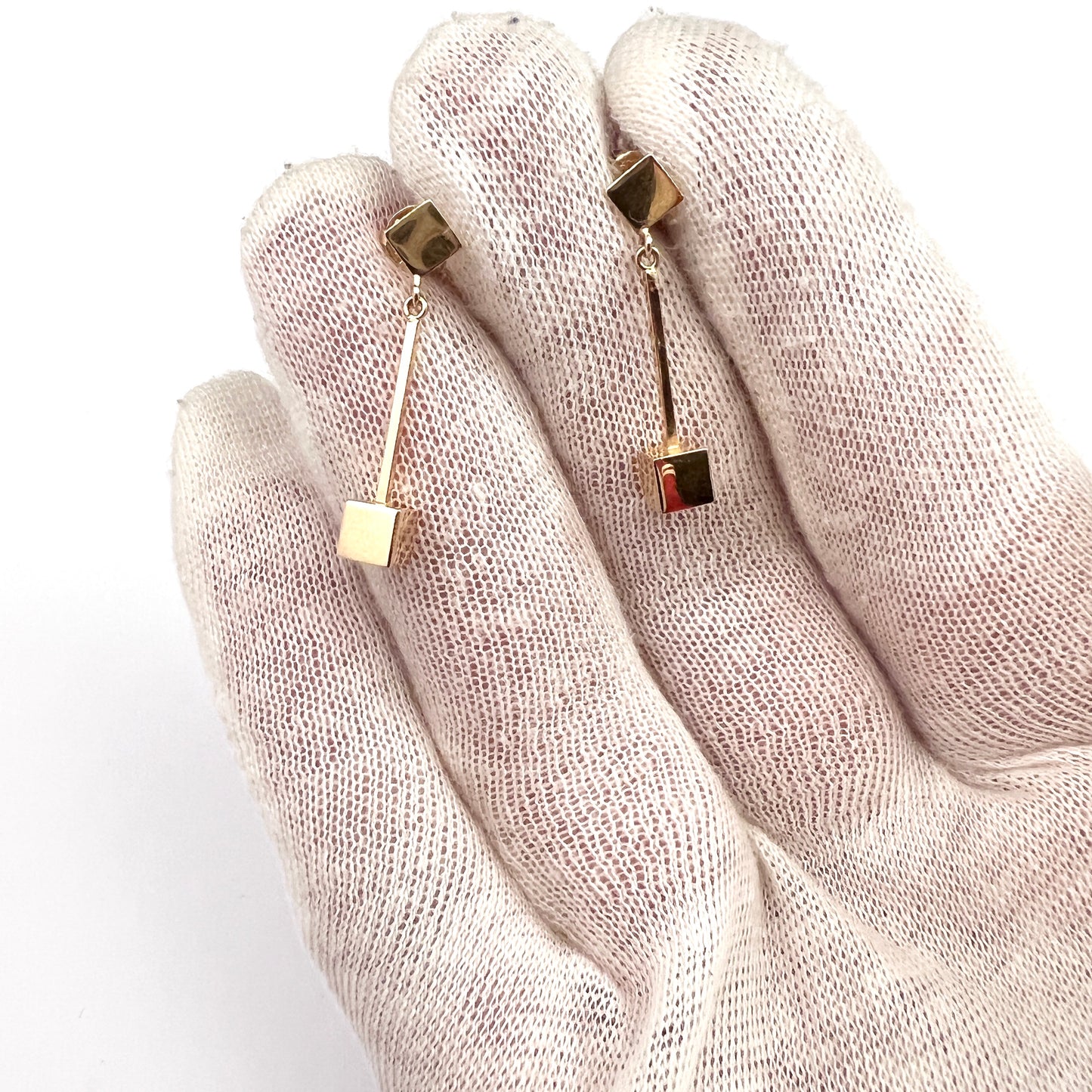 ALTON, Sweden 1966. Vintage Modernist 18k Gold Cube Dangle Earrings.
