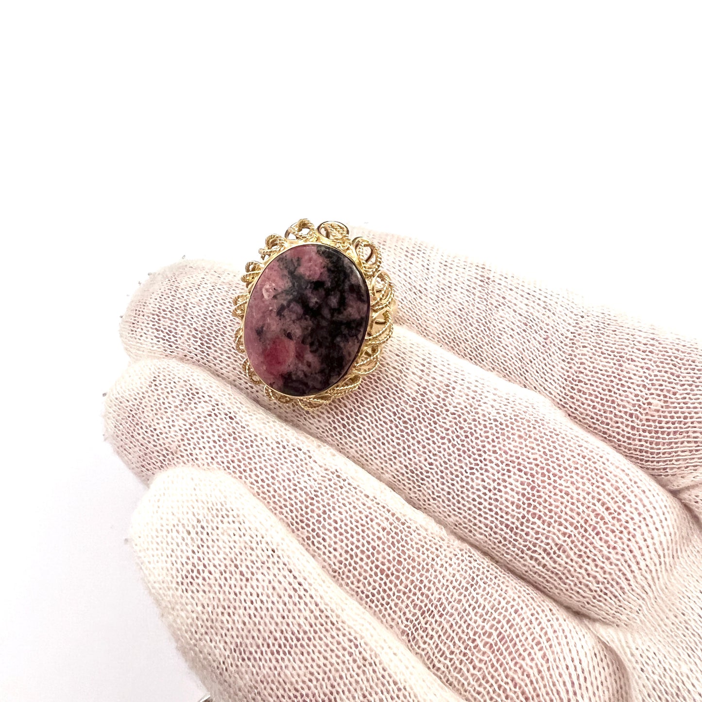 Eastern Mediterranean 1960s, 18k Gold Rhodolite Ring. 7.1gram